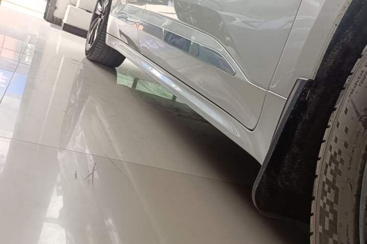 Used Zeekr 001 2023 WE Edition 100 kWh Right Side Sill