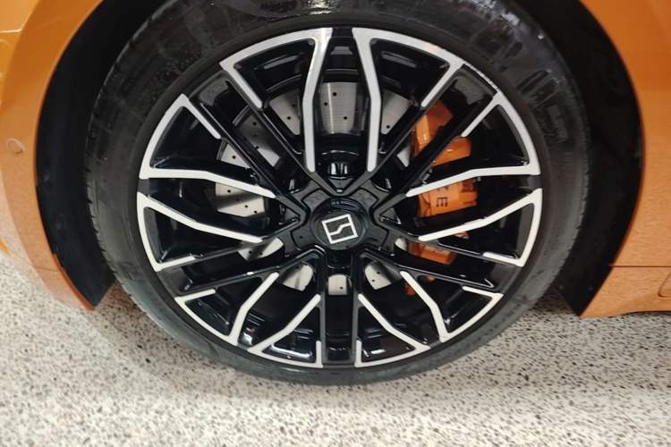 Used Zeekr 001 2023 YOU Edition 100 kWh Left Front Wheel Hub