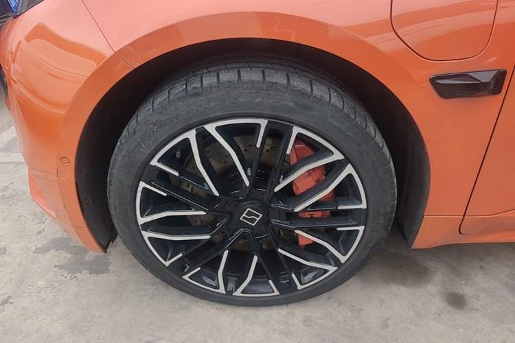 Used Zeekr 001 2023 YOU Edition 100 kWh Left Front Wheel Hub
