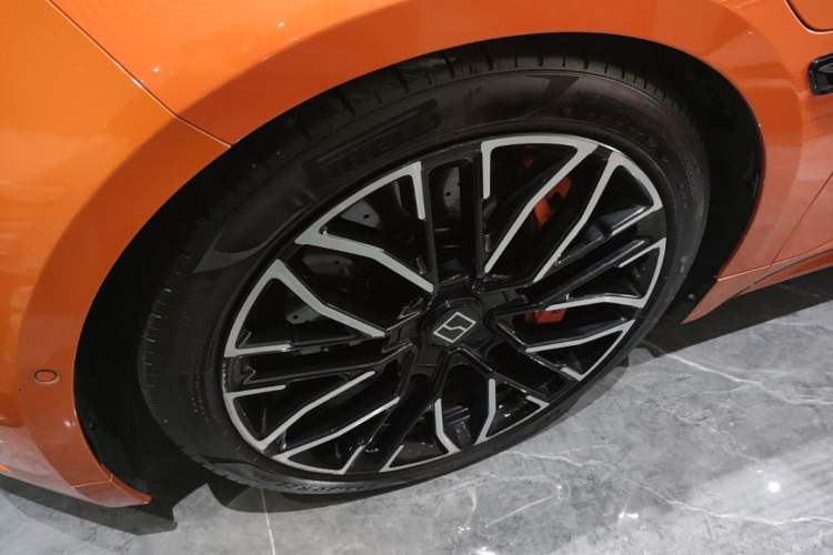 Used Zeekr 001 2023 YOU Edition 100 kWh Left Front Wheel Hub