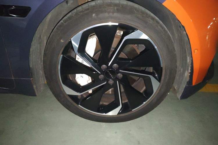 Used Zeekr 001 2023 WE Edition 100 kWh Right Front Wheel Hub