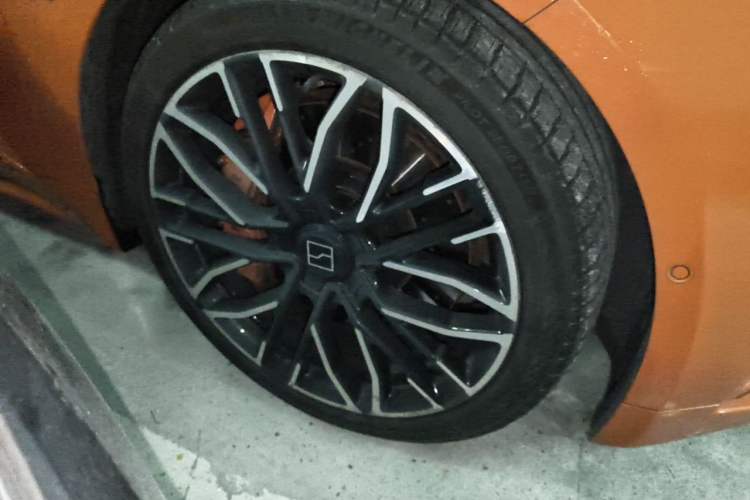 Used Zeekr 001 2023 ME Edition 100 kWh Right Front Wheel Hub