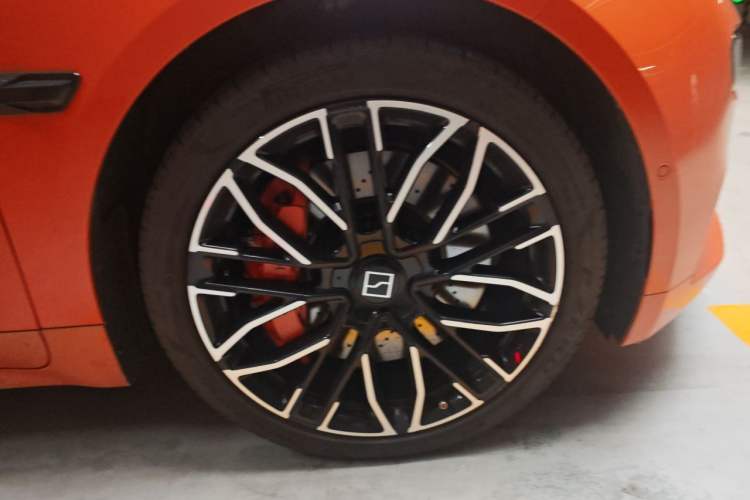 Used Zeekr 001 2023 YOU Edition 100 kWh Right Front Wheel Hub