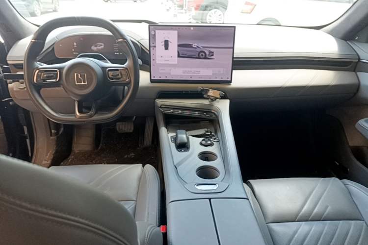 Used Zeekr 001 2024 WE Edition 100 kWh Rear-Drive Center Console