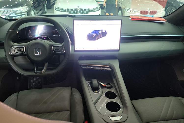Used Zeekr 001 2024 WE Edition 95 kWh All-Wheel Drive Center Console