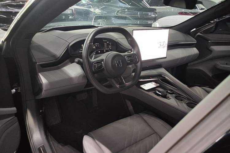 Used Zeekr 001 2024 YOU Edition 100 kWh All-Wheel Drive Center Console
