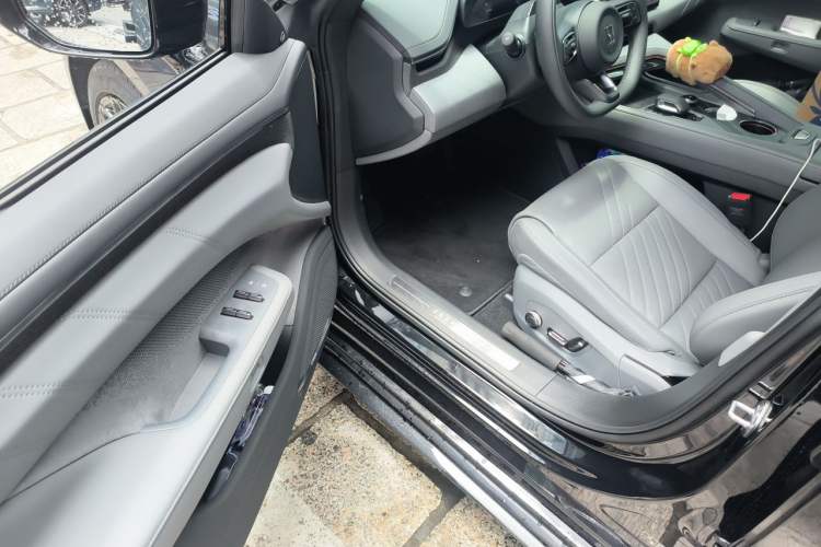 Used Zeekr 001 2024 WE Edition 95 kWh All-Wheel Drive Driver Seat
