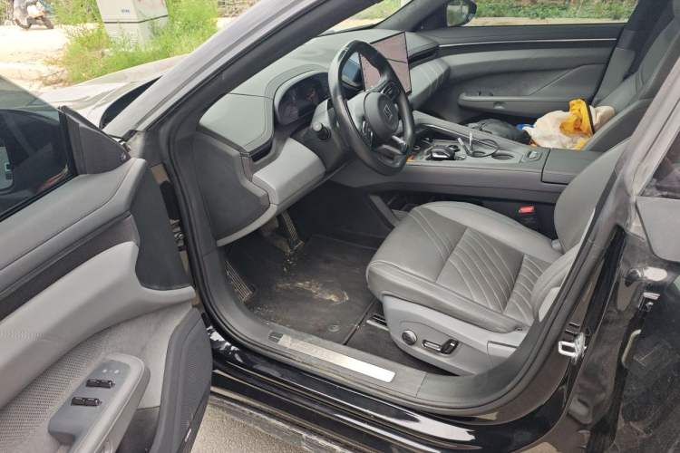 Used Zeekr 001 2024 WE Edition 95 kWh All-Wheel Drive Driver Seat