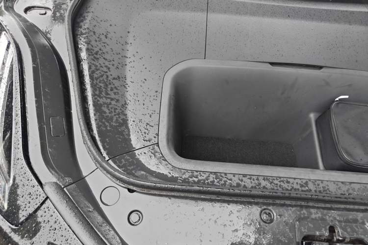 Used Zeekr 001 2024 WE Edition 100 kWh Rear-Drive Engine Bay Right