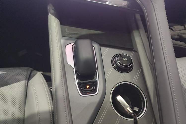 Used Zeekr 001 2024 WE Edition 100 kWh Rear-Drive Gear Lever