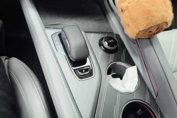 Used Zeekr 001 2024 WE Edition 95 kWh All-Wheel Drive Gear Lever