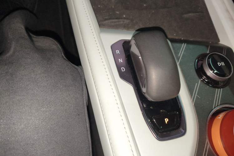 Used Zeekr 001 2024 WE Edition 95 kWh All-Wheel Drive Gear Lever