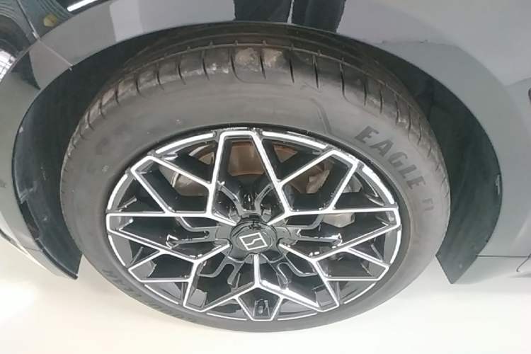 Used Zeekr 001 2024 WE Edition 100 kWh Rear-Drive Left Front Wheel Hub