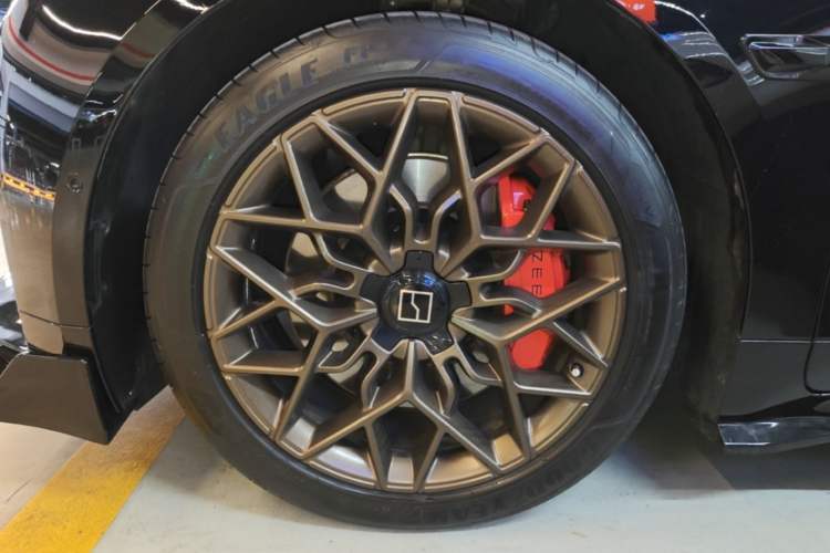 Used Zeekr 001 2024 WE Edition 95 kWh All-Wheel Drive Left Front Wheel Hub
