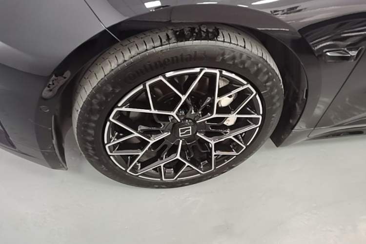 Used Zeekr 001 2024 WE Edition 95 kWh All-Wheel Drive Left Front Wheel Hub