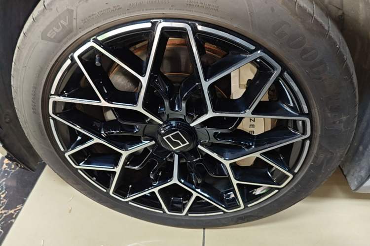 Used Zeekr 001 2024 WE Edition 95 kWh All-Wheel Drive Left Front Wheel Hub