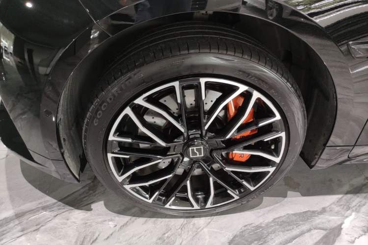 Used Zeekr 001 2024 YOU Edition 100 kWh All-Wheel Drive Left Front Wheel Hub