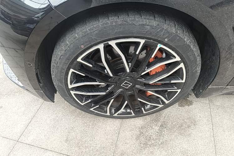 Used Zeekr 001 2024 YOU Edition 100 kWh All-Wheel Drive Left Front Wheel Hub