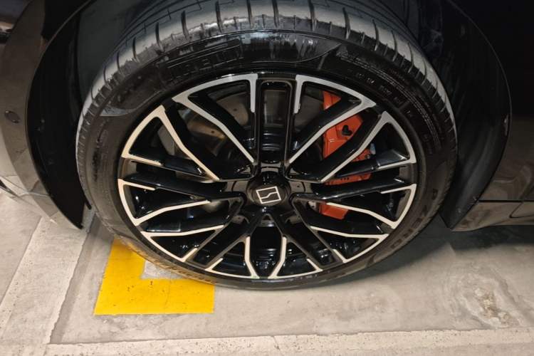 Used Zeekr 001 2024 YOU Edition 100 kWh All-Wheel Drive Left Front Wheel Hub