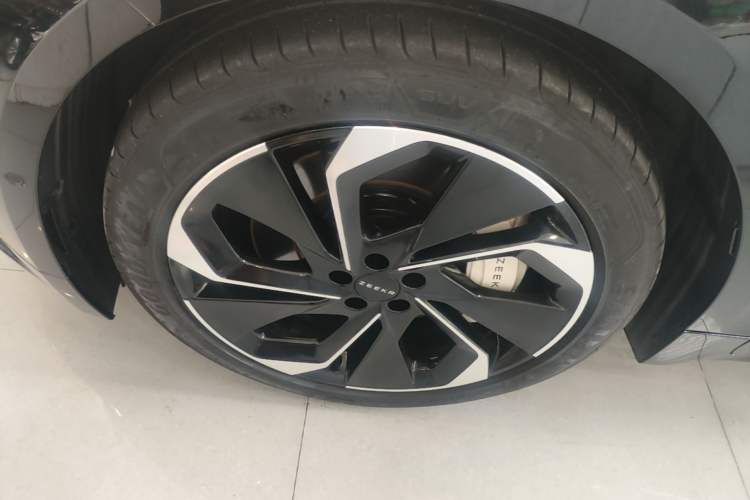 Used Zeekr 001 2024 WE Edition 95 kWh All-Wheel Drive Left Front Wheel Hub