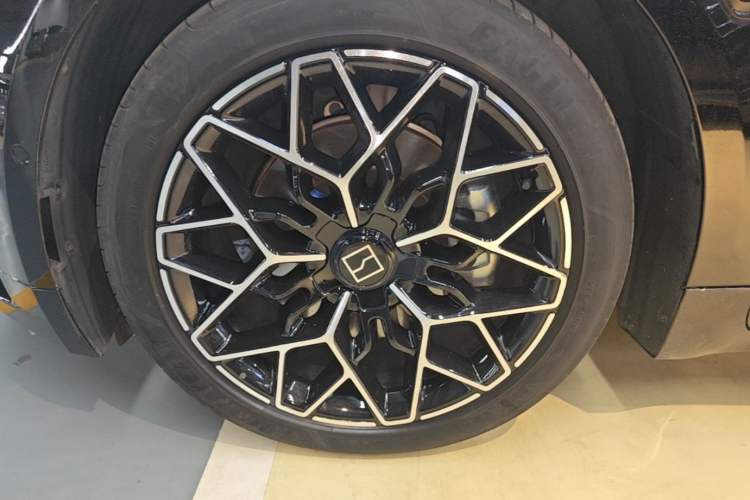 Used Zeekr 001 2024 WE Edition 95 kWh All-Wheel Drive Left Front Wheel Hub