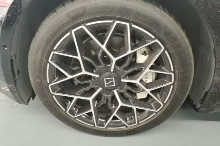 Used Zeekr 001 2024 WE Edition 95 kWh All-Wheel Drive Left Front Wheel Hub