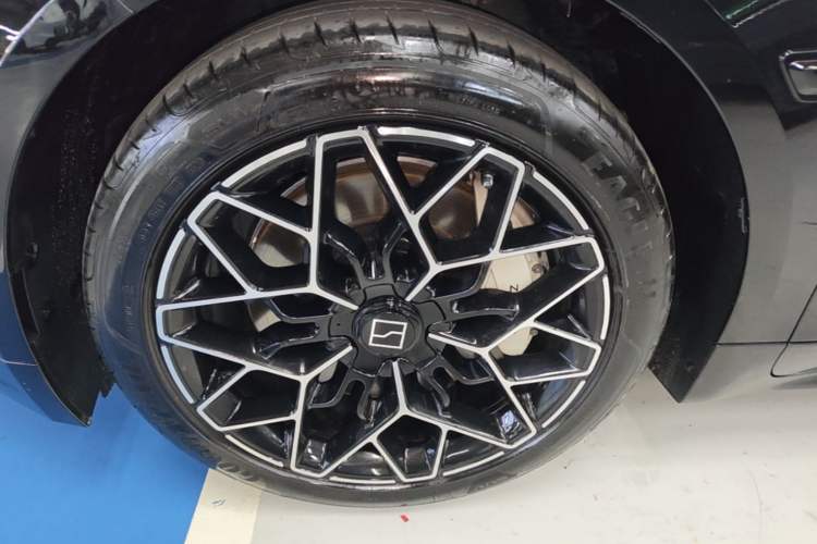 Used Zeekr 001 2024 WE Edition 100 kWh Rear-Drive Left Front Wheel Hub
