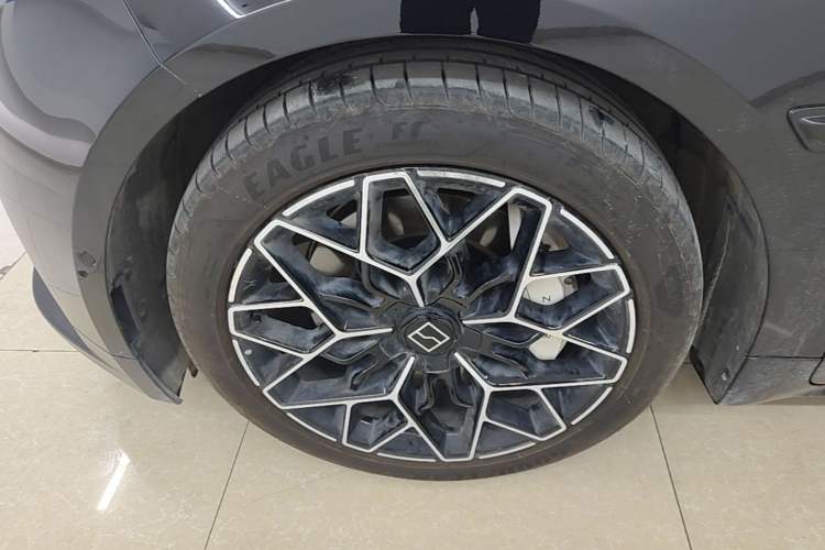 Used Zeekr 001 2024 WE Edition 95 kWh All-Wheel Drive Left Front Wheel Hub