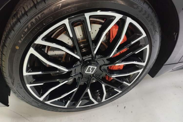Used Zeekr 001 2024 ME Edition 100 kWh All-Wheel Drive Left Front Wheel Hub