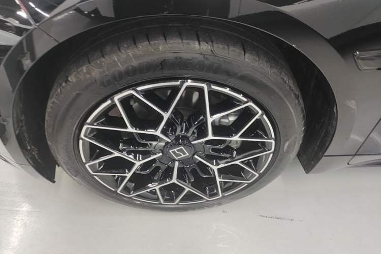 Used Zeekr 001 2024 WE Edition 100 kWh Rear-Drive Left Front Wheel Hub