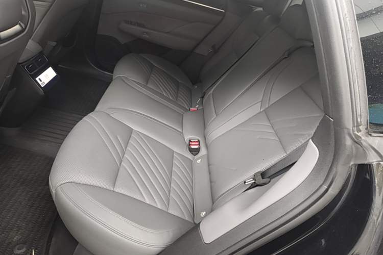 Used Zeekr 001 2024 YOU Edition 100 kWh All-Wheel Drive Left Rear Seat