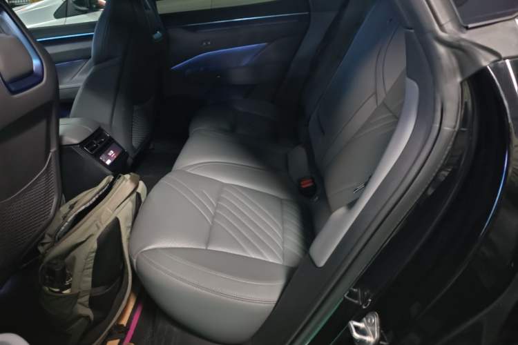 Used Zeekr 001 2024 YOU Edition 100 kWh All-Wheel Drive Left Rear Seat