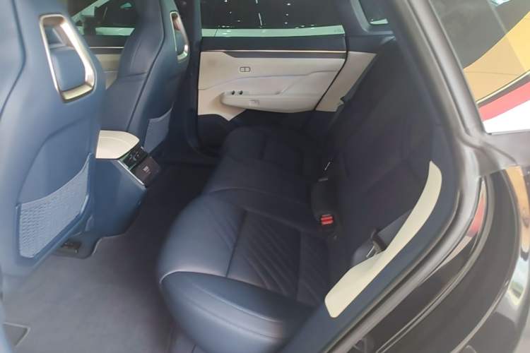 Used Zeekr 001 2024 WE Edition 95 kWh All-Wheel Drive Left Rear Seat
