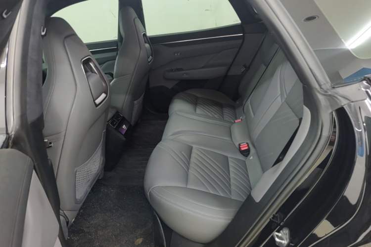Used Zeekr 001 2024 WE Edition 95 kWh All-Wheel Drive Left Rear Seat