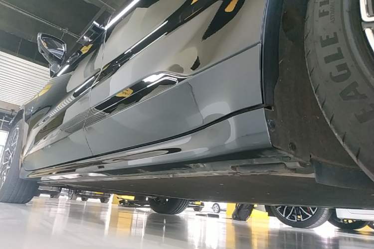Used Zeekr 001 2024 WE Edition 100 kWh Rear-Drive Left Side Sill