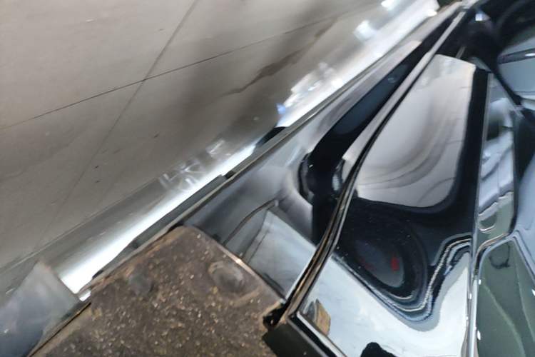 Used Zeekr 001 2024 WE Edition 95 kWh All-Wheel Drive Left Side Sill