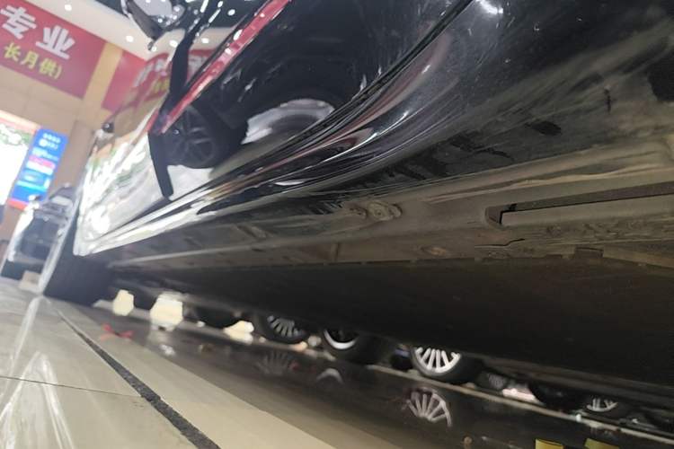 Used Zeekr 001 2024 WE Edition 100 kWh Rear-Drive Left Side Sill