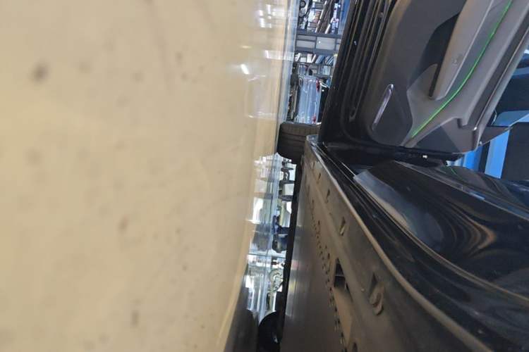 Used Zeekr 001 2024 WE Edition 95 kWh All-Wheel Drive Left Side Sill