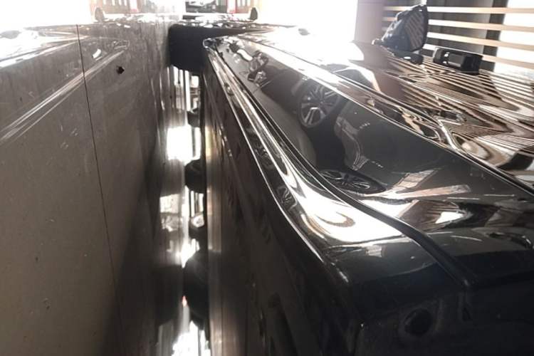 Used Zeekr 001 2024 WE Edition 95 kWh All-Wheel Drive Left Side Sill