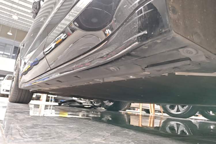 Used Zeekr 001 2024 YOU Edition 100 kWh All-Wheel Drive Left Side Sill