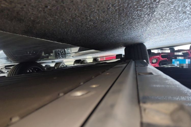 Used Zeekr 001 2024 WE Edition 100 kWh Rear-Drive Left Side Sill