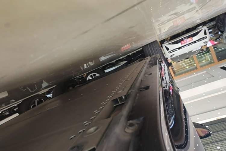 Used Zeekr 001 2024 WE Edition 95 kWh All-Wheel Drive Left Side Sill