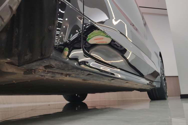 Used Zeekr 001 2024 YOU Edition 100 kWh All-Wheel Drive Left Side Sill