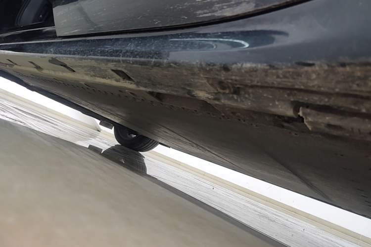 Used Zeekr 001 2024 WE Edition 95 kWh All-Wheel Drive Left Side Sill