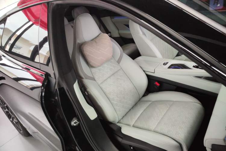 Used Zeekr 001 2024 WE Edition 95 kWh All-Wheel Drive Right Front Seat