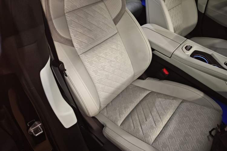 Used Zeekr 001 2024 YOU Edition 100 kWh All-Wheel Drive Right Front Seat