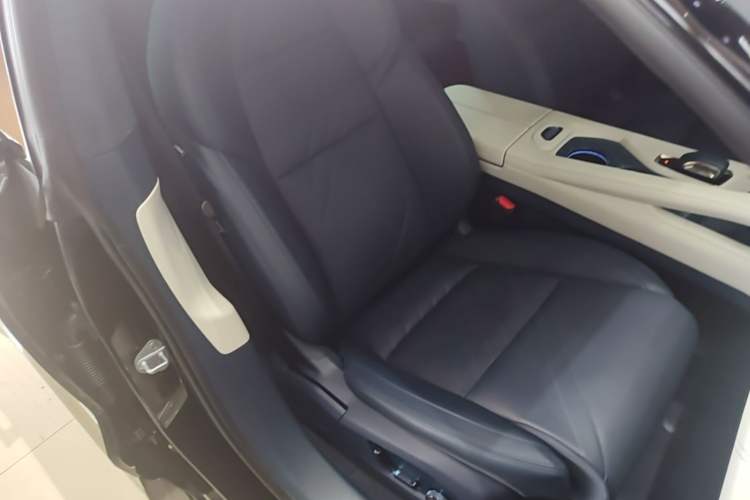 Used Zeekr 001 2024 WE Edition 95 kWh All-Wheel Drive Right Front Seat