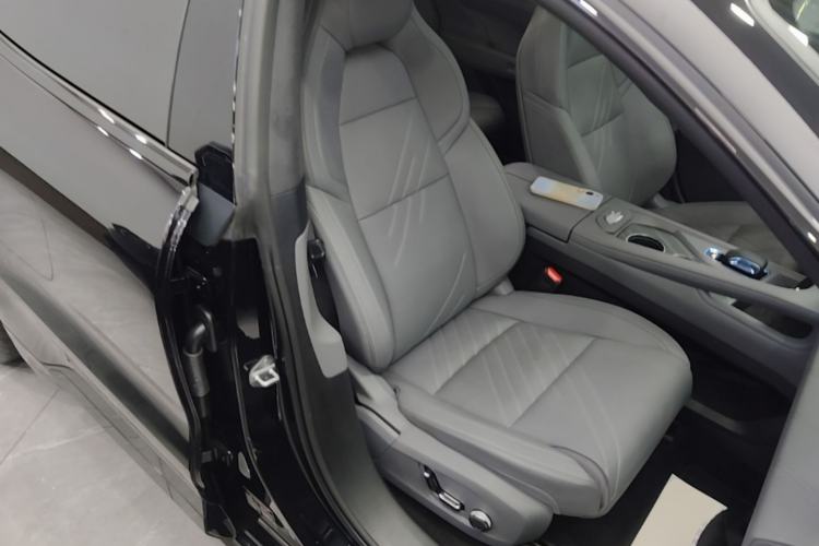 Used Zeekr 001 2024 YOU Edition 100 kWh All-Wheel Drive Right Front Seat