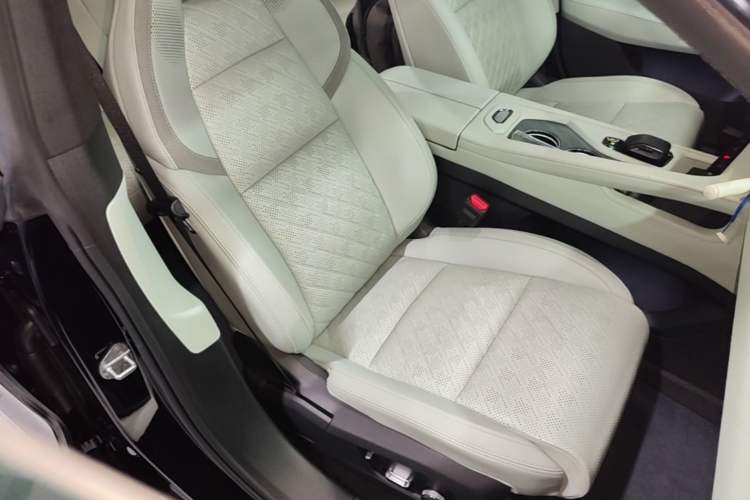Used Zeekr 001 2024 ME Edition 100 kWh All-Wheel Drive Right Front Seat