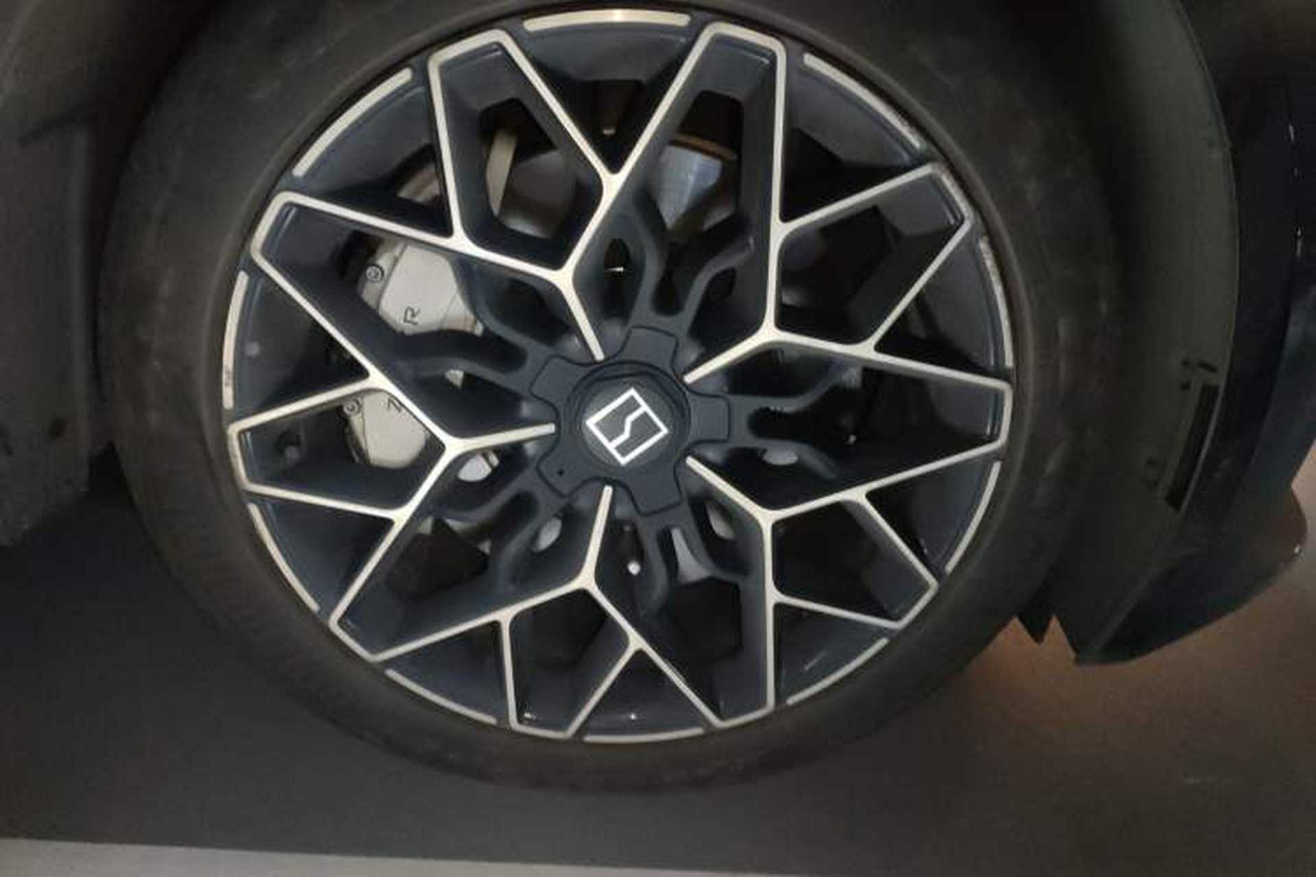 Used Zeekr 001 2024 WE Edition 95 kWh All-Wheel Drive Right Front Wheel Hub